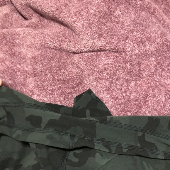 Lulu align crop❌SOLD❌ - Picture 3 of 5